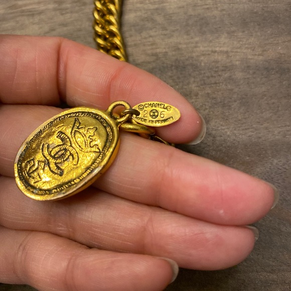 Vintage authentic Chanel crown motif bracelet - Picture 4 of 6